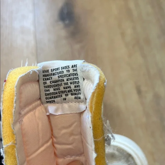 Nike Vintage High-Tops in White and Black Size 11 Used Condition - Picture 11 of 12